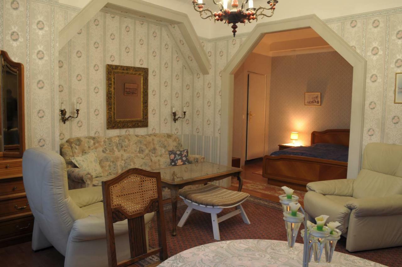 Schloss Helmsdorf 호텔 스톨펜 외부 사진